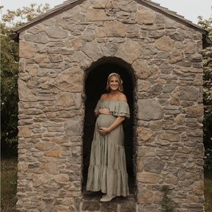 Brand new only wore to maternity photos - 2 piece set from forever 21.